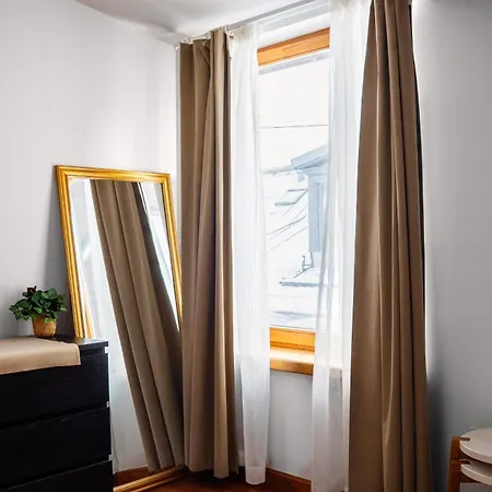 Old Town Loft With Fireplace - Sleeps 4 アパート